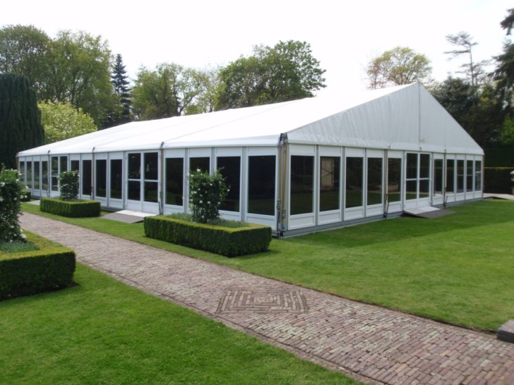 Marquee tent met glazen wanden