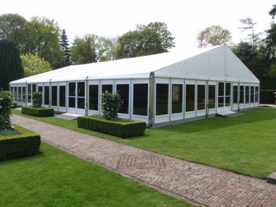 Marquee tent met glazen wanden