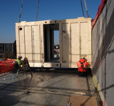 Thumbnail of http://Woning%20module%20wordt%20gemonteerd%20Project%20Xylino%20Almere